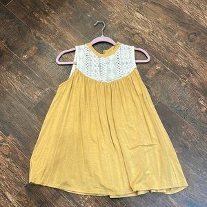 Super cute muted mustard yellow flowy top. Size L.